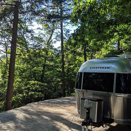 Airstream Caravel 2020 Loblolly Pines Adventure Camp Hotel Eureka Springs Exterior foto